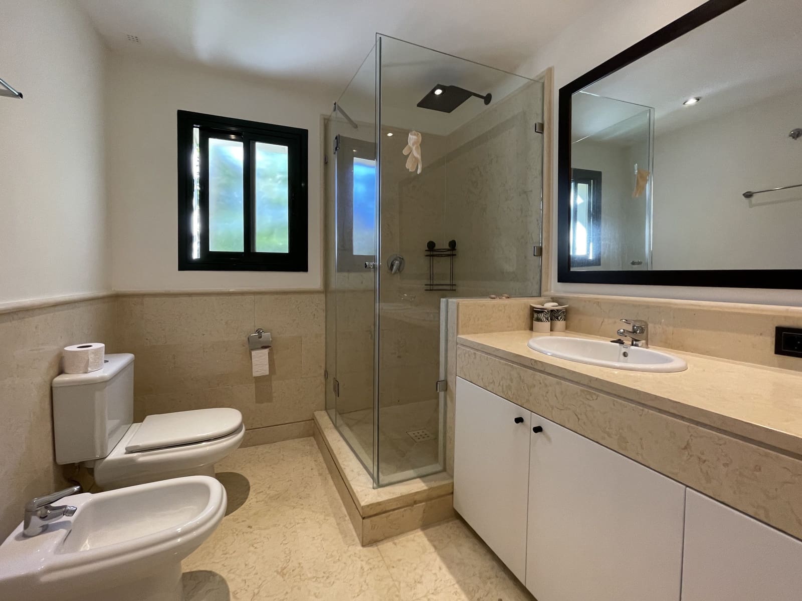 2 Zimmer Apartment zu vermieten in Benahavis mit Pool Garage - 2.300 € (Ref: 8769762)