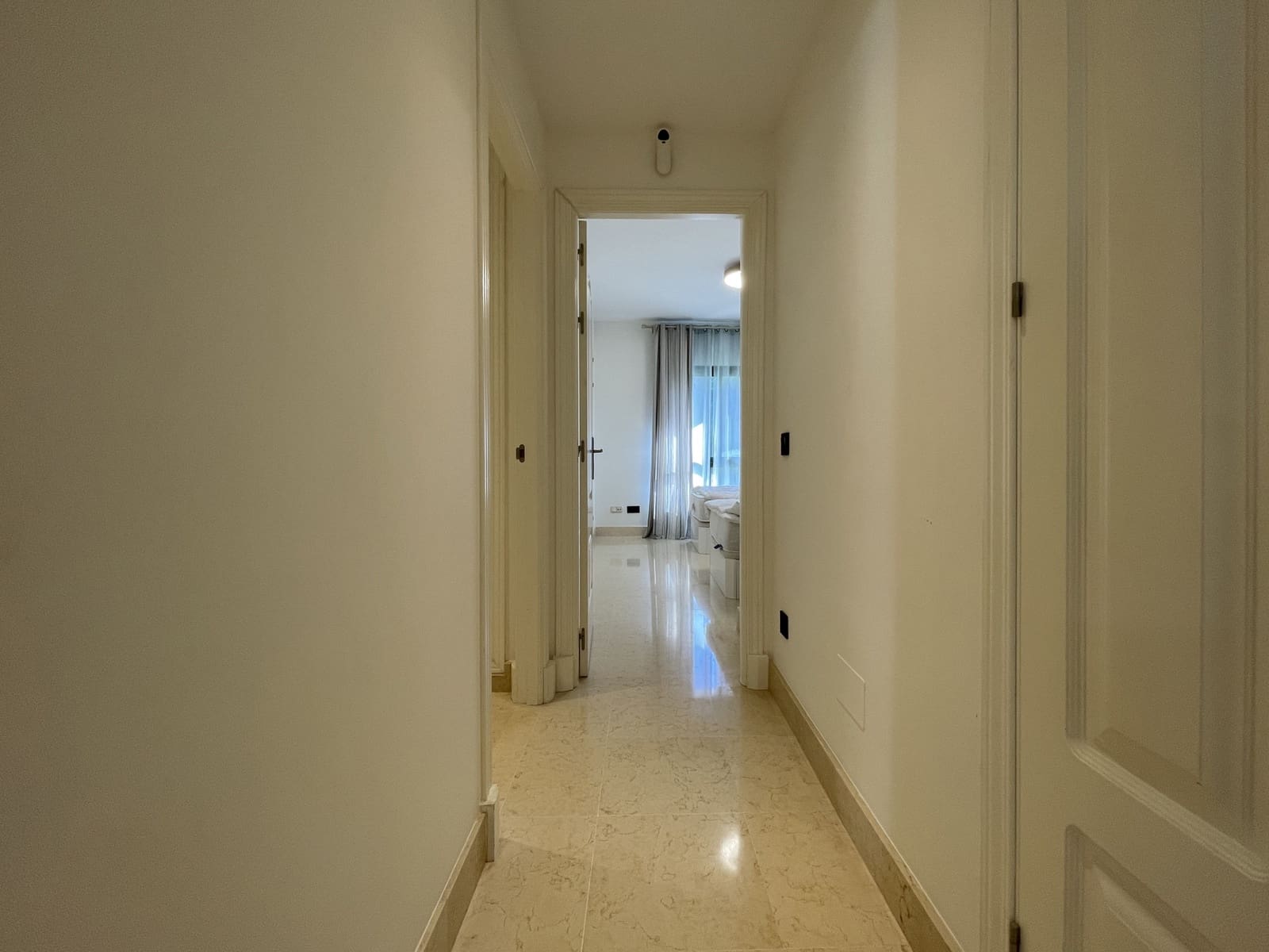 2 Zimmer Apartment zu vermieten in Benahavis mit Pool Garage - 2.300 € (Ref: 8769762)