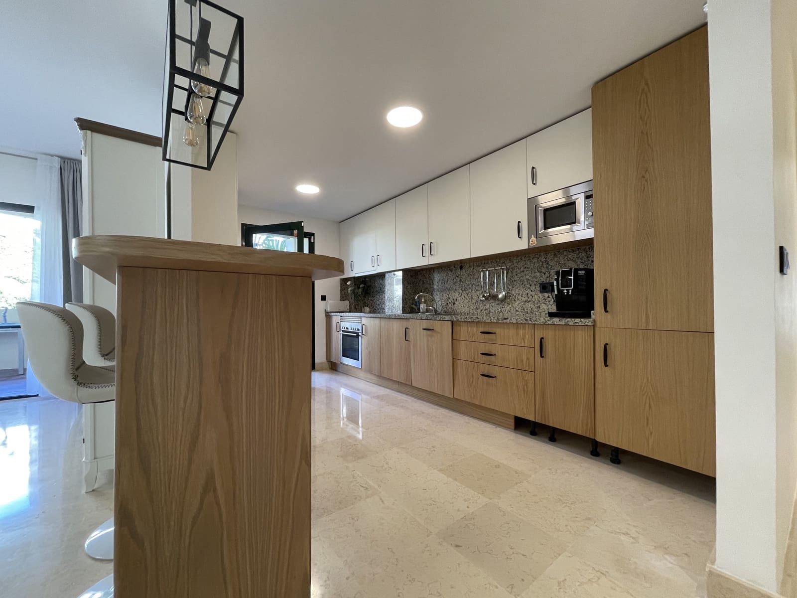 2 Zimmer Apartment zu vermieten in Benahavis mit Pool Garage - 2.300 € (Ref: 8769762)
