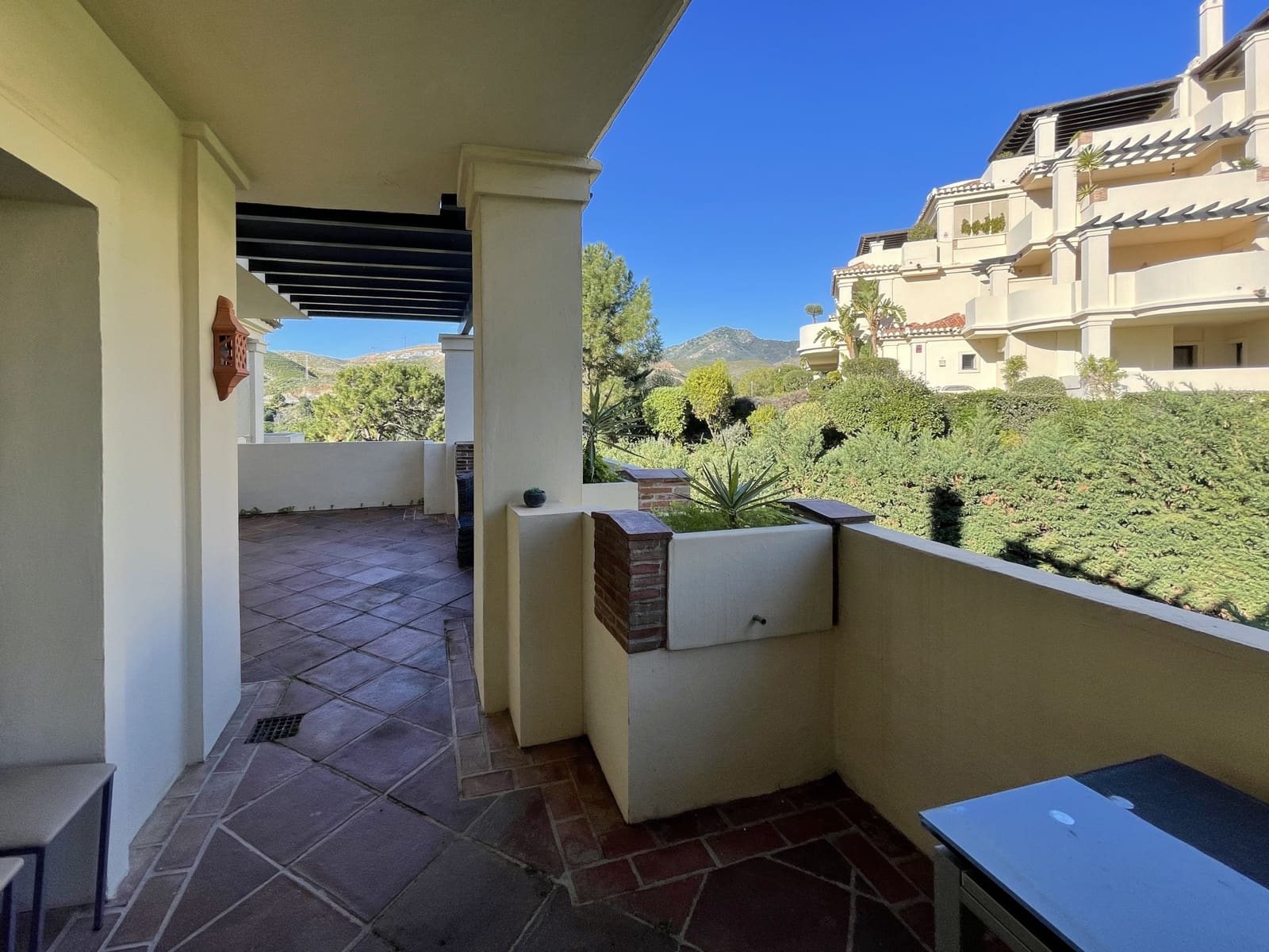 2 Zimmer Apartment zu vermieten in Benahavis mit Pool Garage - 2.300 € (Ref: 8769762)