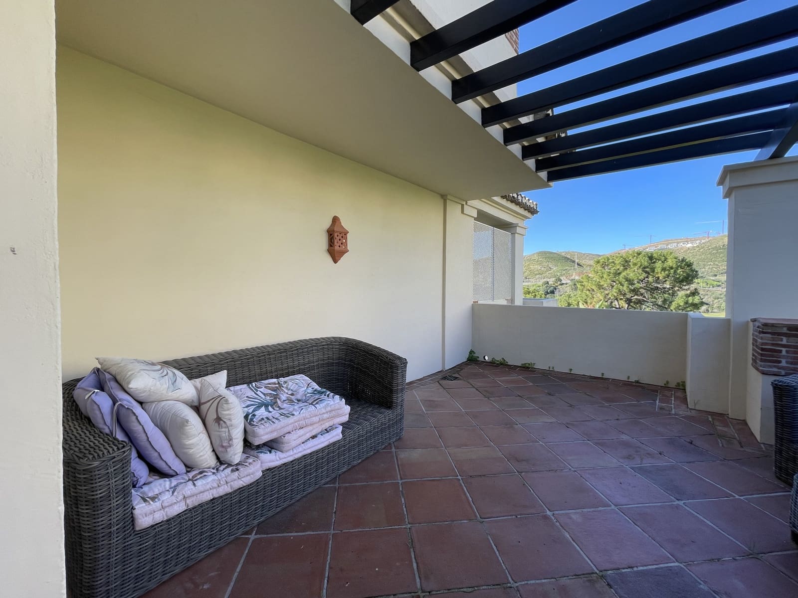 2 Zimmer Apartment zu vermieten in Benahavis mit Pool Garage - 2.300 € (Ref: 8769762)