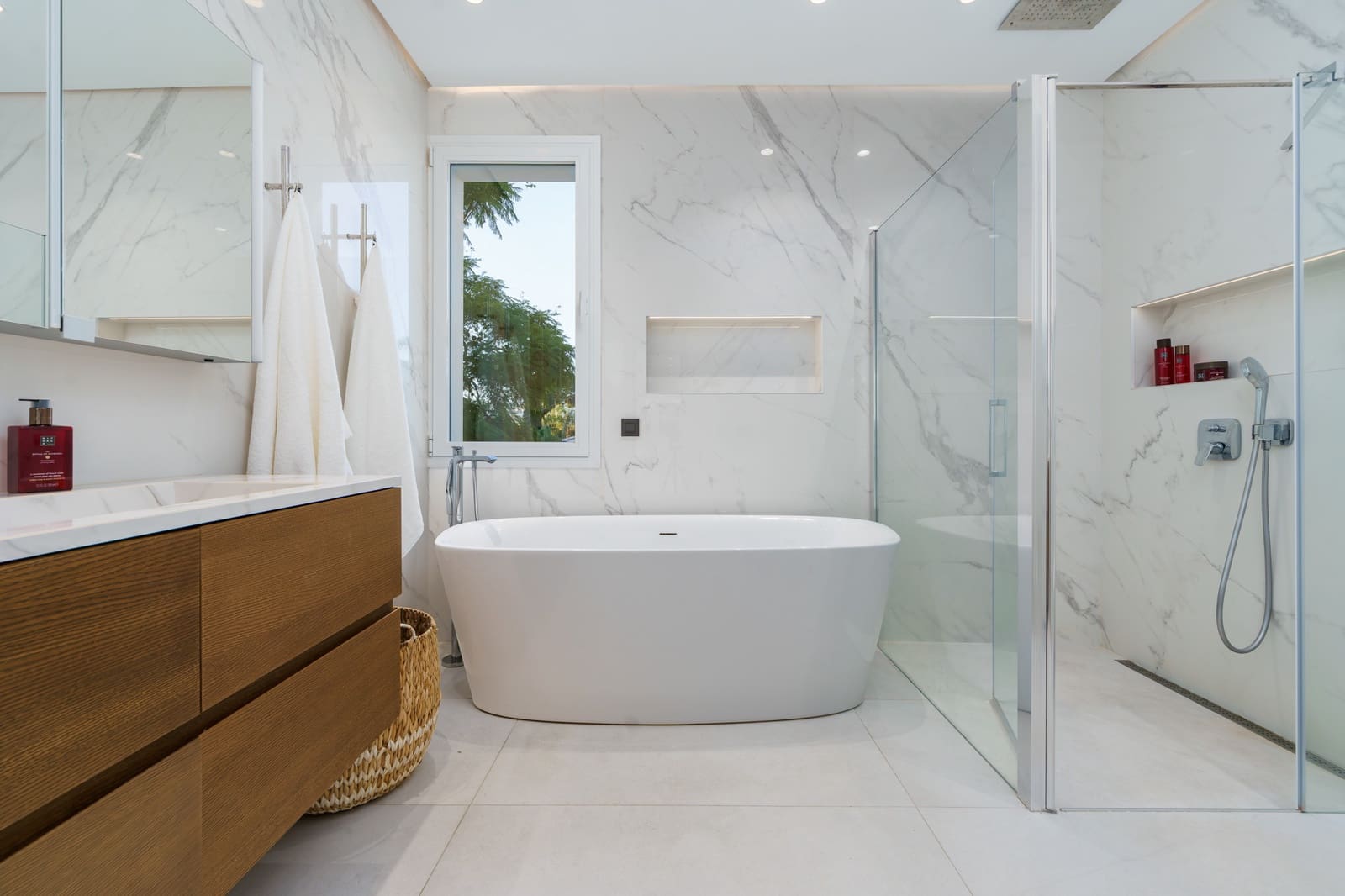 6 soverom Villa til salgs i Nueva Andalucia med svømmebasseng garasje - € 2 590 000 (Ref: 8769764)