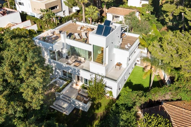 6 soverom Villa til salgs i Nueva Andalucía Centro, Marbella med svømmebasseng garasje - € 2 590 000 (Ref: 8769764)