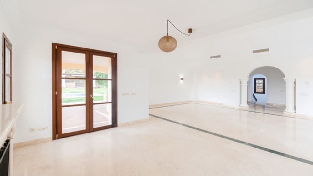 4 sypialnia Willa na sprzedaż w Nueva Andalucia z basenem garażem - 2 365 000 € (Ref: 8772934)