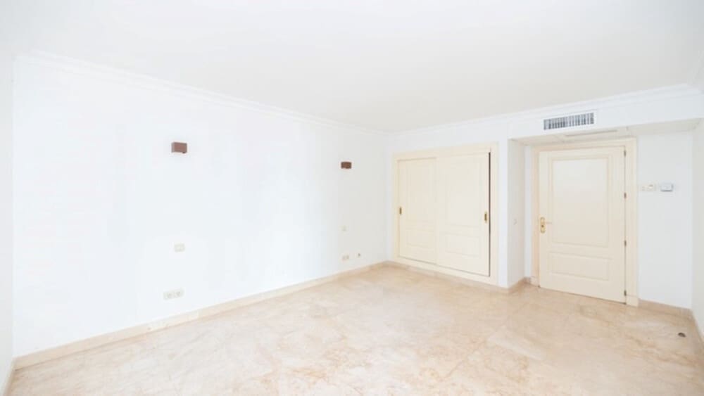 4 sypialnia Willa na sprzedaż w Nueva Andalucia z basenem garażem - 2 365 000 € (Ref: 8772934)