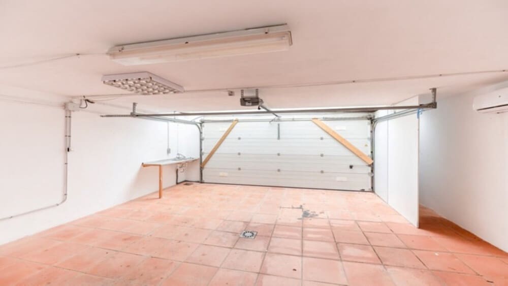 4 sypialnia Willa na sprzedaż w Nueva Andalucia z basenem garażem - 2 365 000 € (Ref: 8772934)