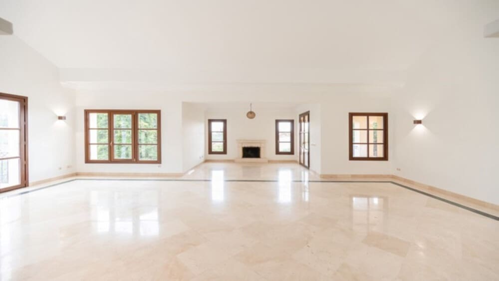 4 sypialnia Willa na sprzedaż w Nueva Andalucia z basenem garażem - 2 365 000 € (Ref: 8772934)