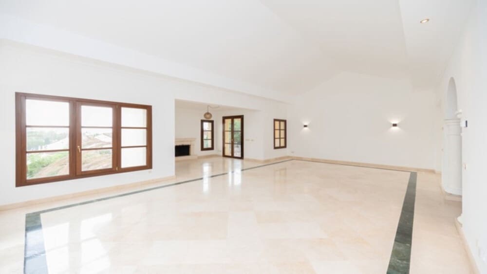 4 sypialnia Willa na sprzedaż w Nueva Andalucia z basenem garażem - 2 365 000 € (Ref: 8772934)