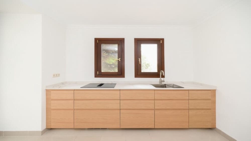 4 sypialnia Willa na sprzedaż w Nueva Andalucia z basenem garażem - 2 365 000 € (Ref: 8772934)