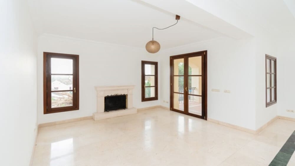 4 sypialnia Willa na sprzedaż w Nueva Andalucia z basenem garażem - 2 365 000 € (Ref: 8772934)