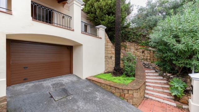 4 sypialnia Willa na sprzedaż w Los Naranjos, Marbella z basenem garażem - 2 365 000 € (Ref: 8772934)