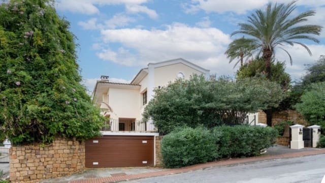 4 sypialnia Willa na sprzedaż w Los Naranjos, Marbella z basenem garażem - 2 365 000 € (Ref: 8772934)