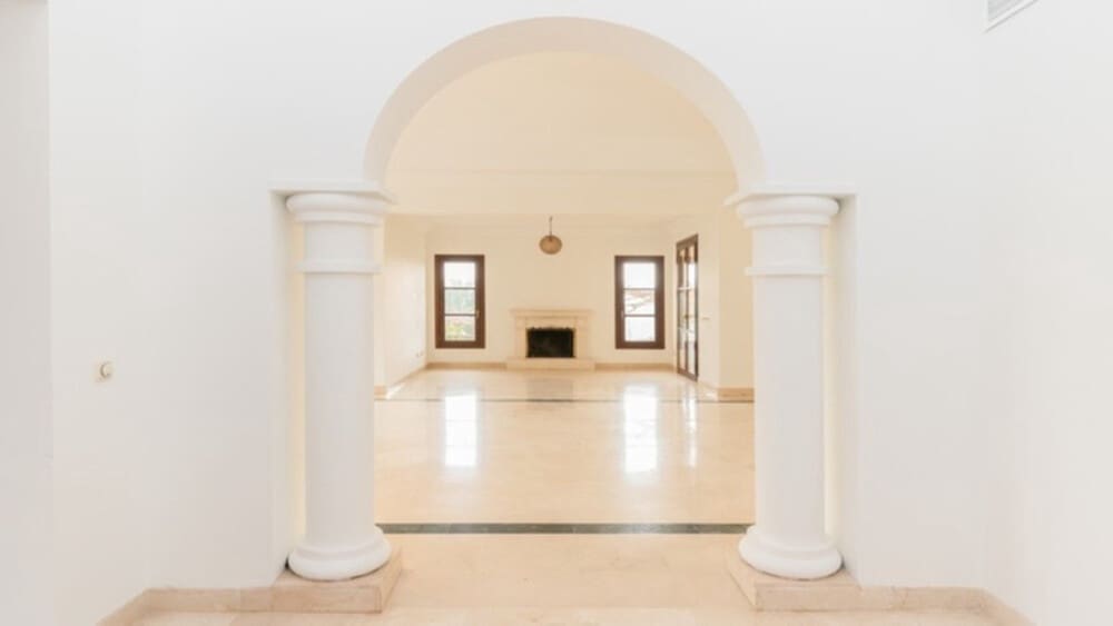 4 bedroom Villa for sale in Nueva Andalucia with pool garage - € 2,365,000 (Ref: 8772934)