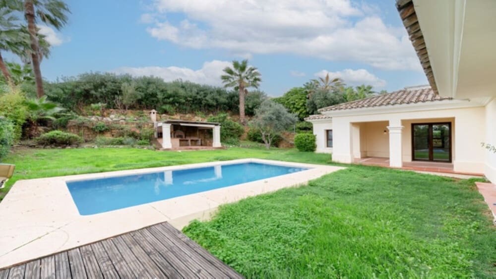 4 bedroom Villa for sale in Nueva Andalucia with pool garage - € 2,365,000 (Ref: 8772934)