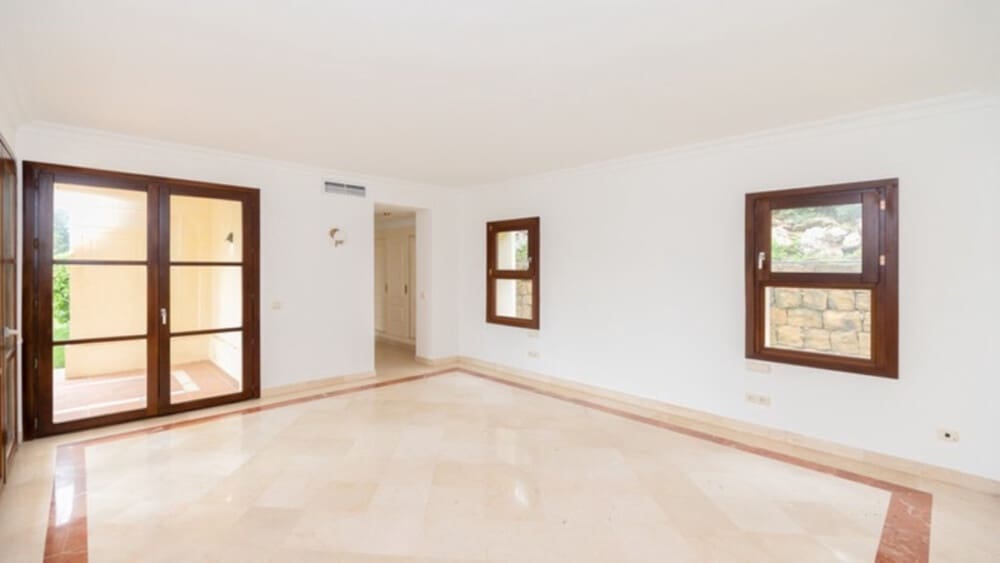 4 bedroom Villa for sale in Nueva Andalucia with pool garage - € 2,365,000 (Ref: 8772934)