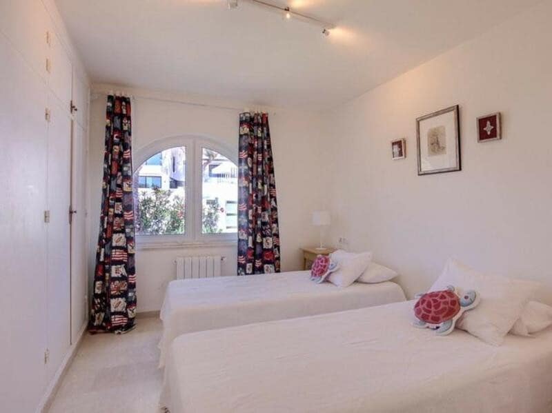 3 Zimmer Villa zu vermieten in Marbella mit Pool Garage - 5.500 € (Ref: 8777668)