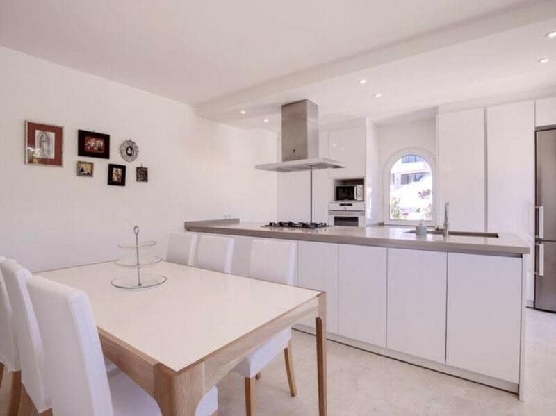 3 soverom Villa til leie i Marbella med svømmebasseng garasje - € 5 500 (Ref: 8777668)
