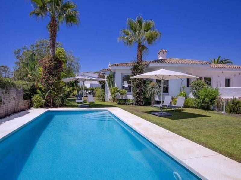 3 soverom Villa til leie i Marbella med svømmebasseng garasje - € 5 500 (Ref: 8777668)