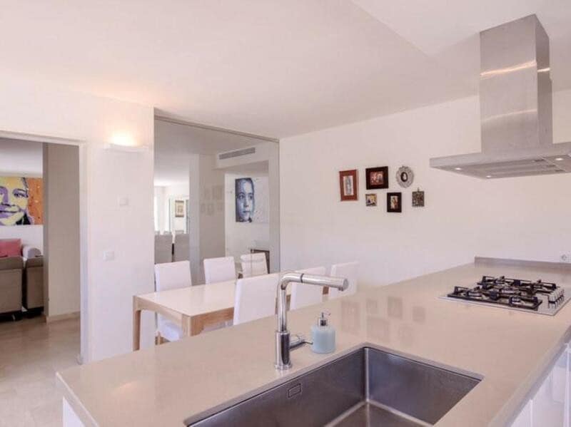 3 soverom Villa til leie i Marbella med svømmebasseng garasje - € 5 500 (Ref: 8777668)