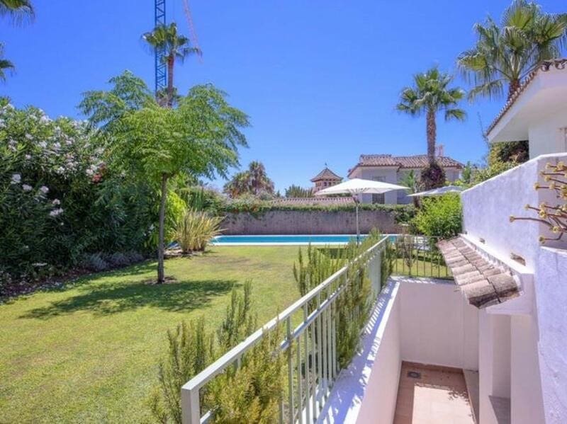 3 soverom Villa til leie i Marbella med svømmebasseng garasje - € 5 500 (Ref: 8777668)