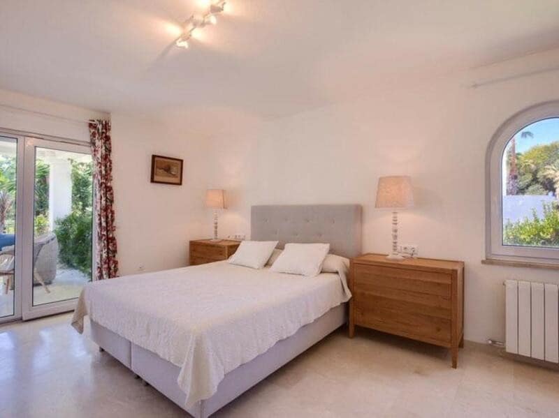 3 soverom Villa til leie i Marbella med svømmebasseng garasje - € 5 500 (Ref: 8777668)