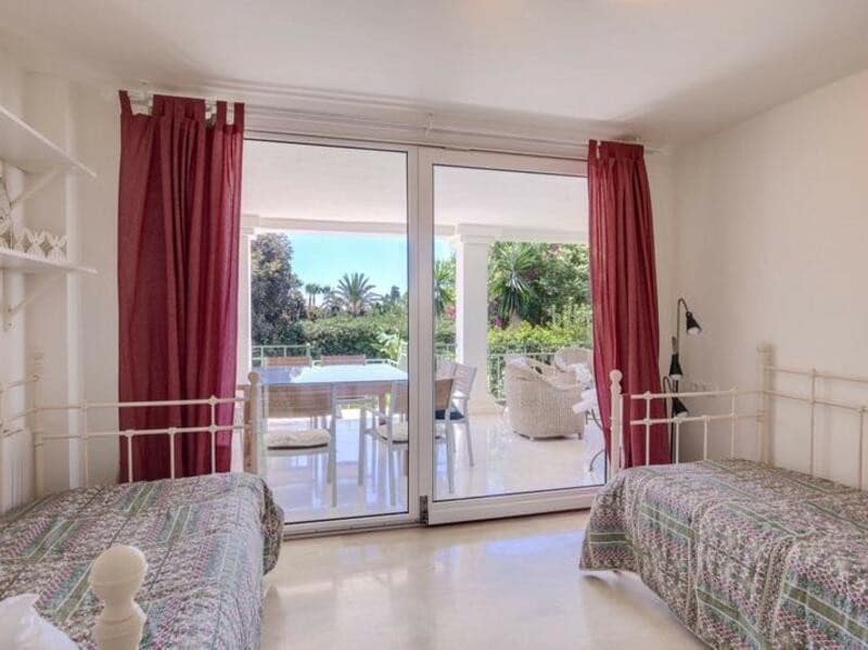 3 soverom Villa til leie i Marbella med svømmebasseng garasje - € 5 500 (Ref: 8777668)