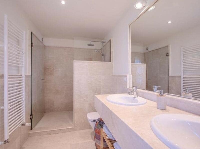 3 soverom Villa til leie i Marbella med svømmebasseng garasje - € 5 500 (Ref: 8777668)