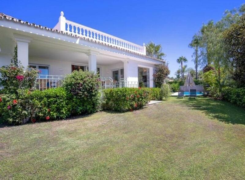 3 soverom Villa til leie i Marbella med svømmebasseng garasje - € 5 500 (Ref: 8777668)