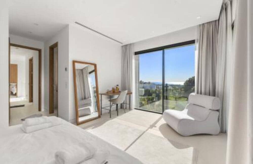 4 quarto Moradia para venda em Benahavis com piscina garagem - 2 695 000 € (Ref: 8785815)