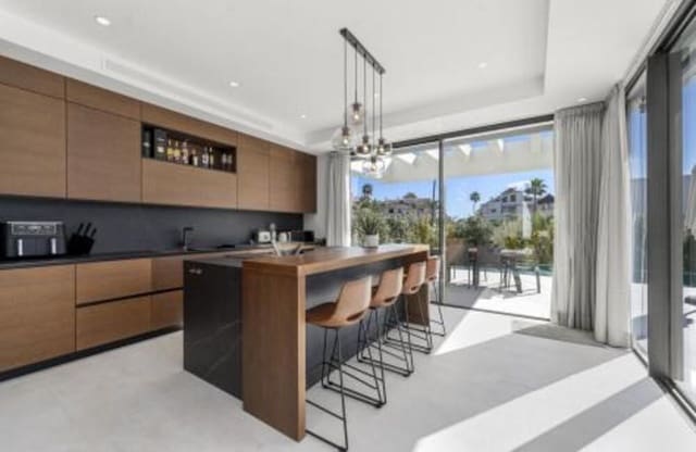 4 chambre Villa/Maison à vendre à El Paraíso, Benahavís avec piscine garage - 2 695 000 € (Ref: 8785815)