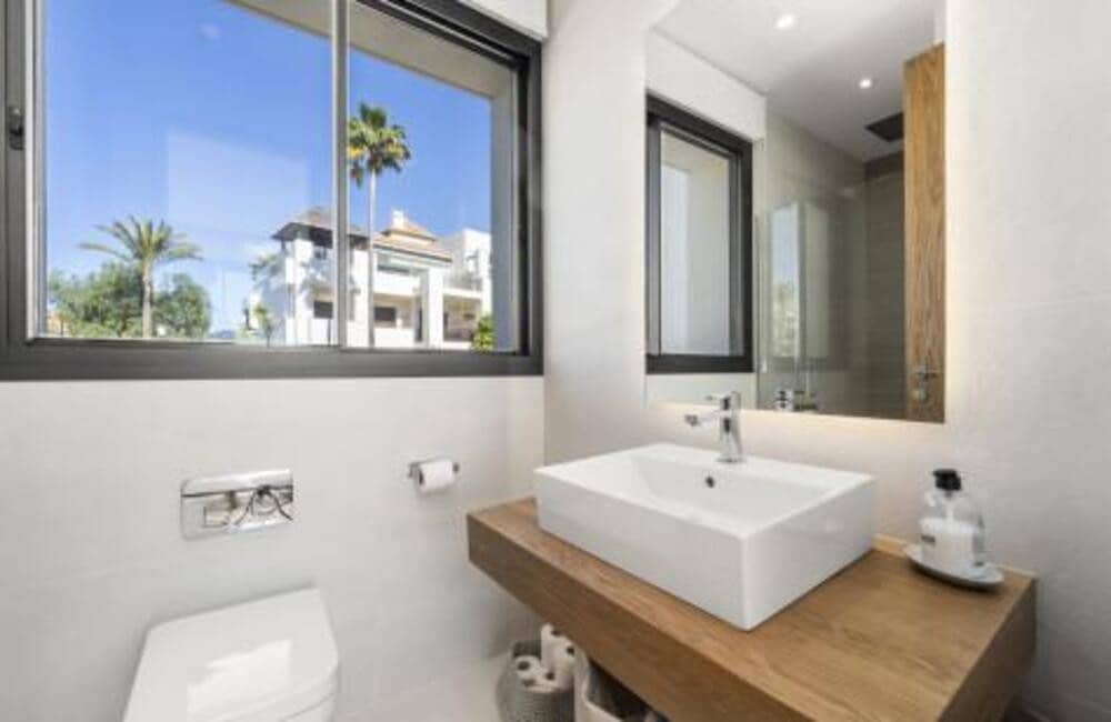 4 quarto Moradia para venda em Benahavis com piscina garagem - 2 695 000 € (Ref: 8785815)