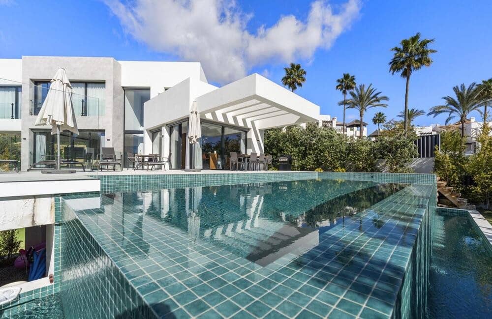 4 quarto Moradia para venda em Benahavis com piscina garagem - 2 695 000 € (Ref: 8785815)