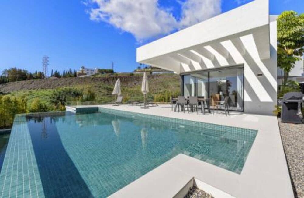 4 quarto Moradia para venda em Benahavis com piscina garagem - 2 695 000 € (Ref: 8785815)