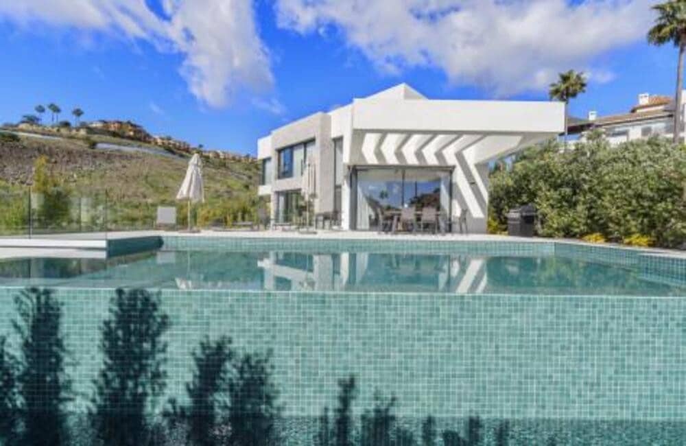 4 quarto Moradia para venda em Benahavis com piscina garagem - 2 695 000 € (Ref: 8785815)