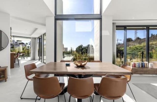 4 soverom Villa til salgs i El Paraíso, Benahavís med svømmebasseng garasje - € 2 695 000 (Ref: 8785815)