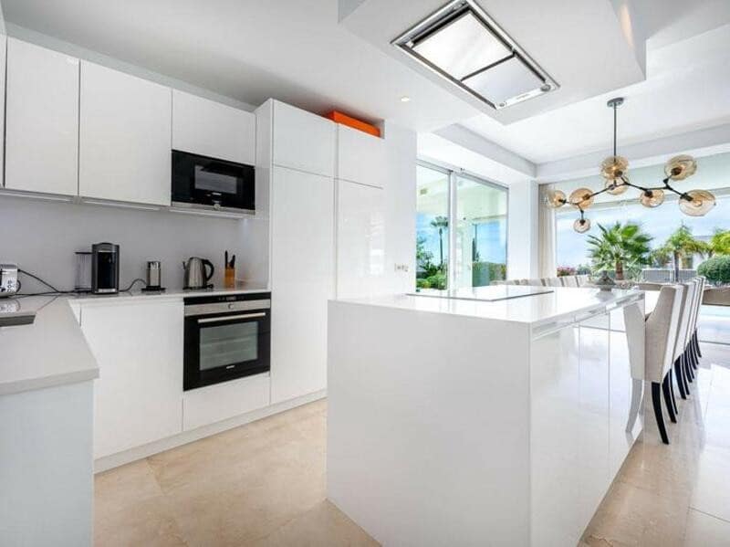 5 makuuhuone Huvila vuokrattavana paikassa Marbella mukana uima-altaan 
autotalli - 14 000 € (Ref: 8804034)