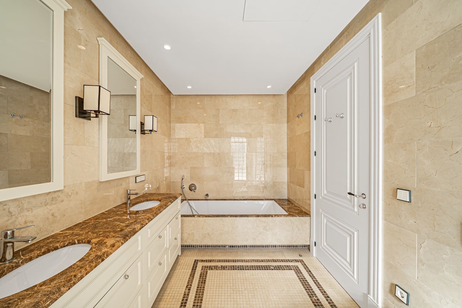 6 sypialnia Willa na sprzedaż w Los Flamingos z basenem garażem - 3 650 000 € (Ref: 8809069)