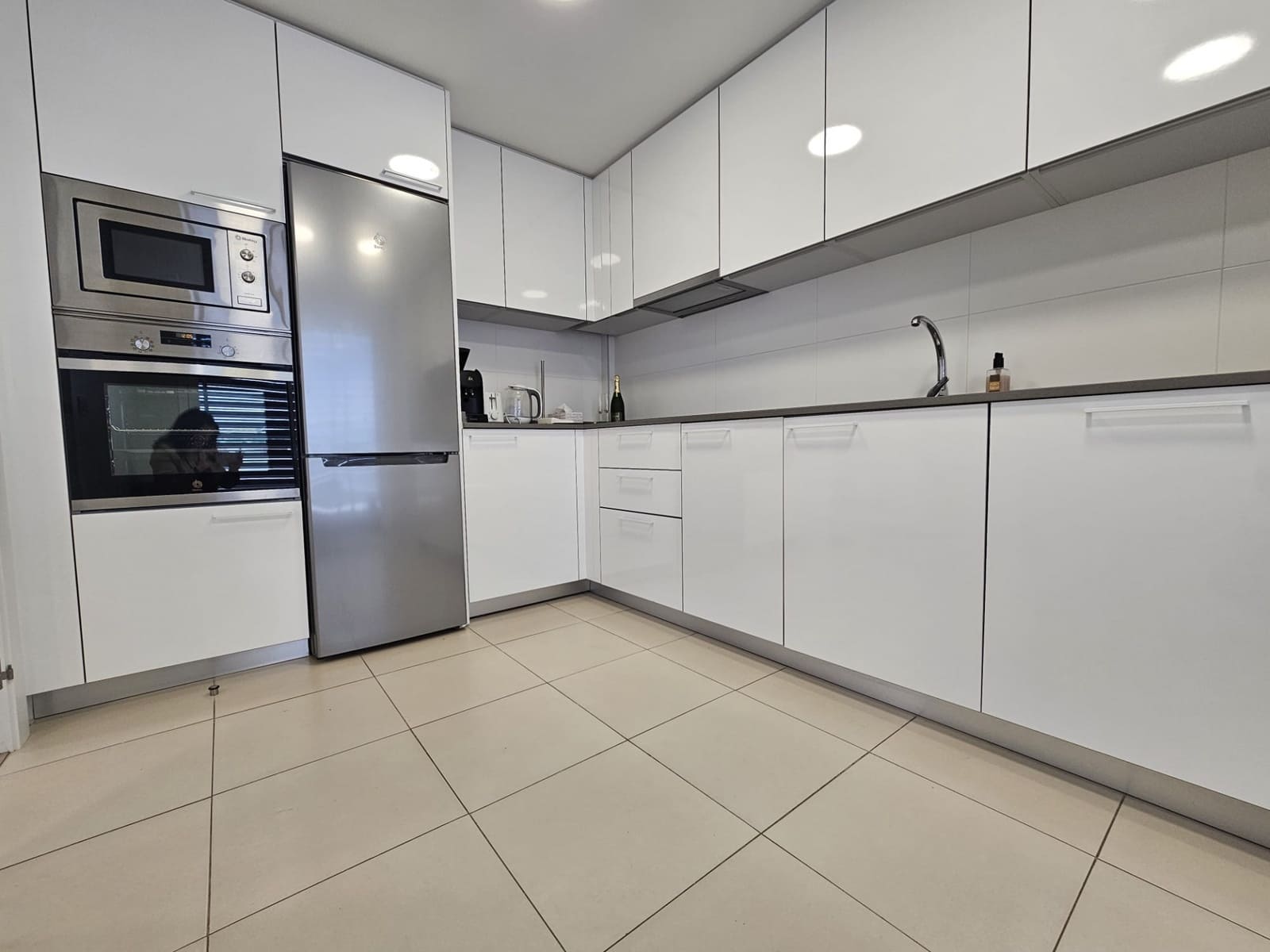 3 soveværelse Penthouse til leje i Marbella med swimmingpool garage - € 3.300 (Ref: 8816888)