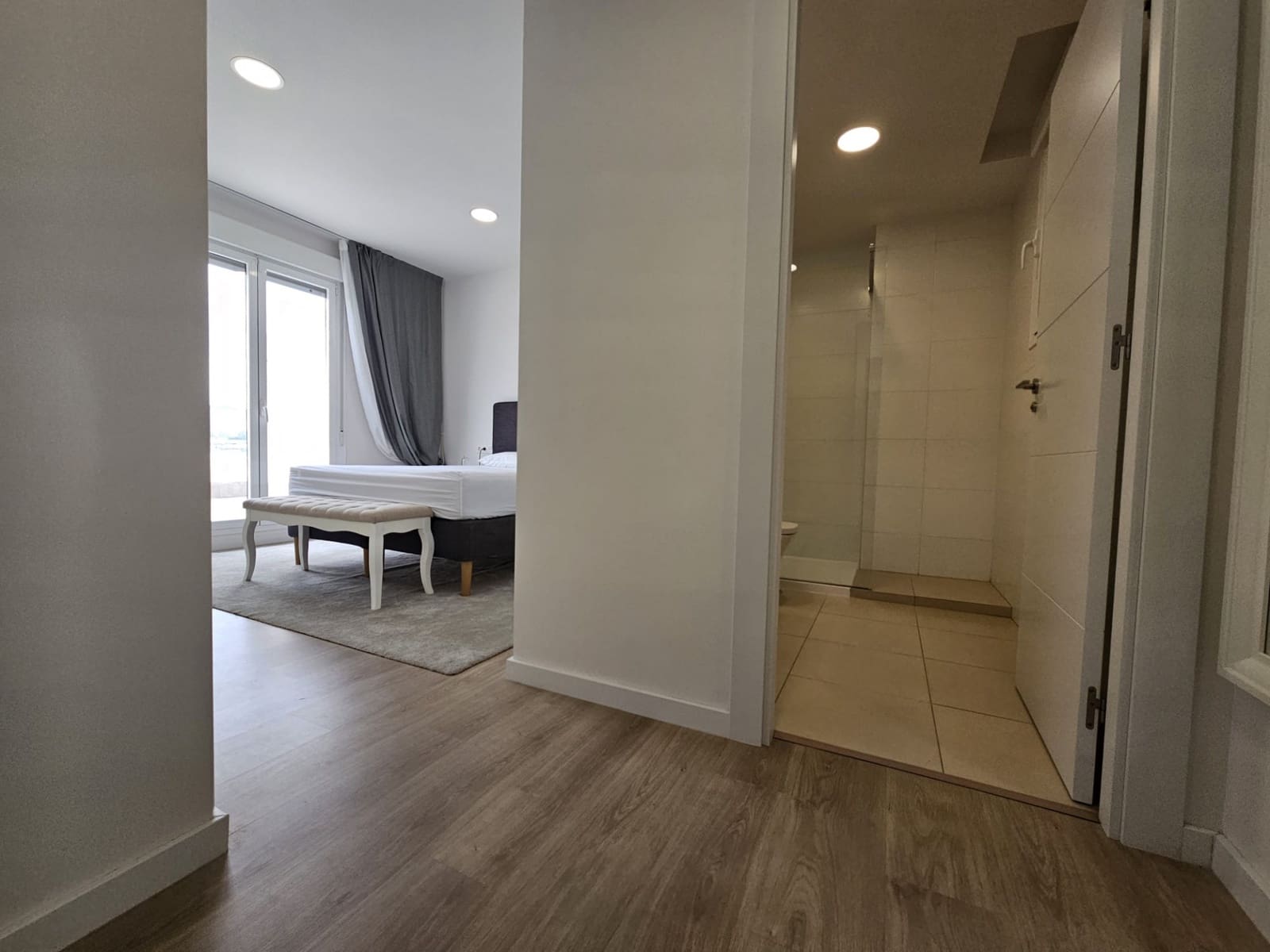 3 soveværelse Penthouse til leje i Marbella med swimmingpool garage - € 3.300 (Ref: 8816888)