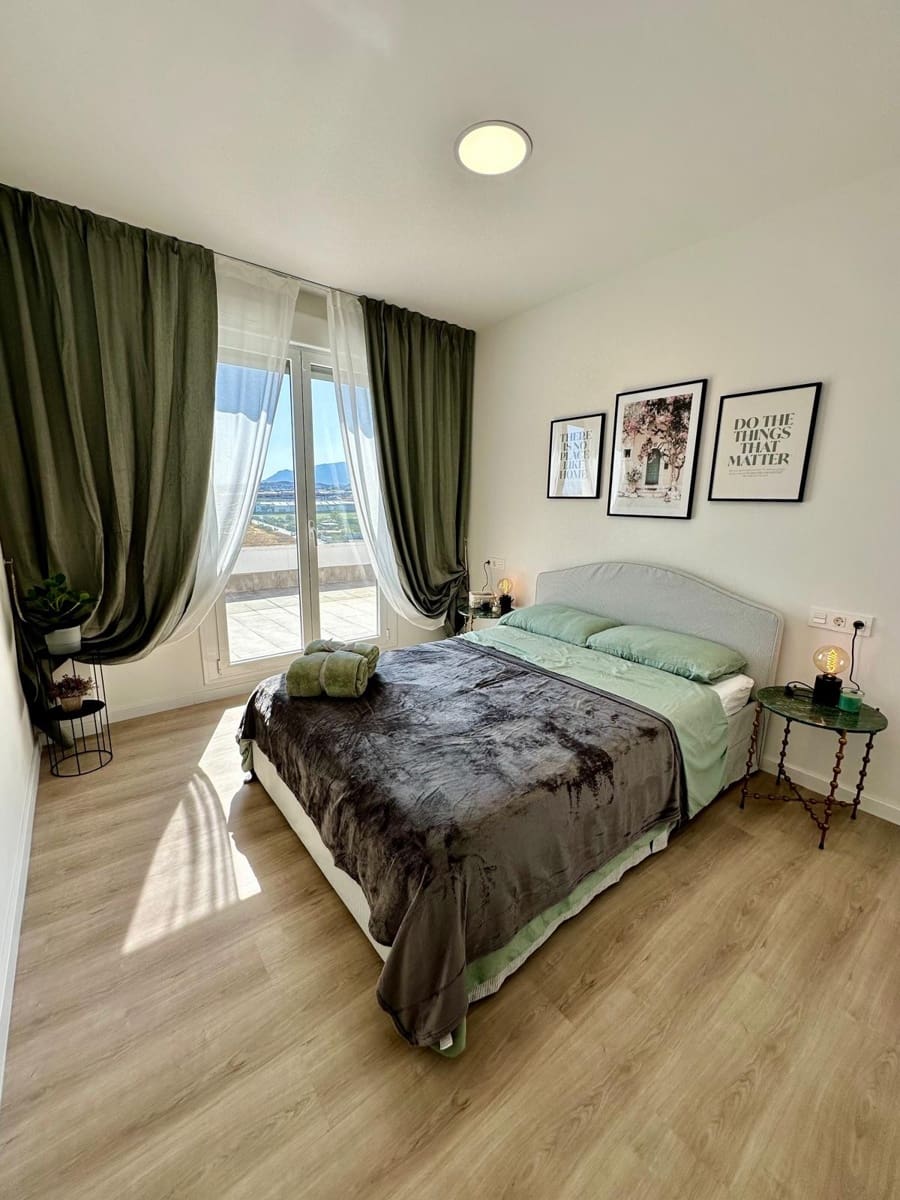 3 soveværelse Penthouse til leje i Marbella med swimmingpool garage - € 3.300 (Ref: 8816888)