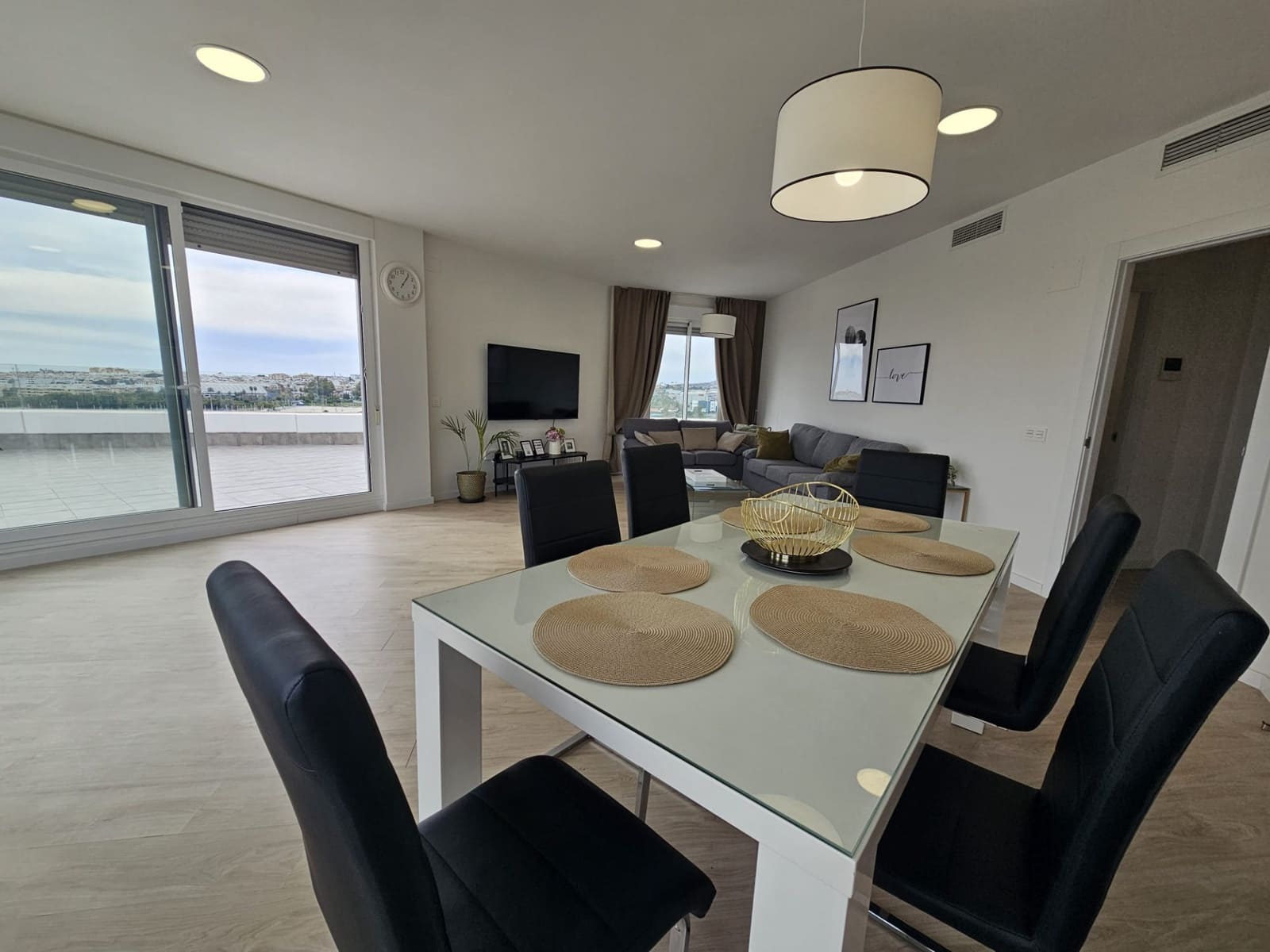 3 soveværelse Penthouse til leje i Marbella med swimmingpool garage - € 3.300 (Ref: 8816888)