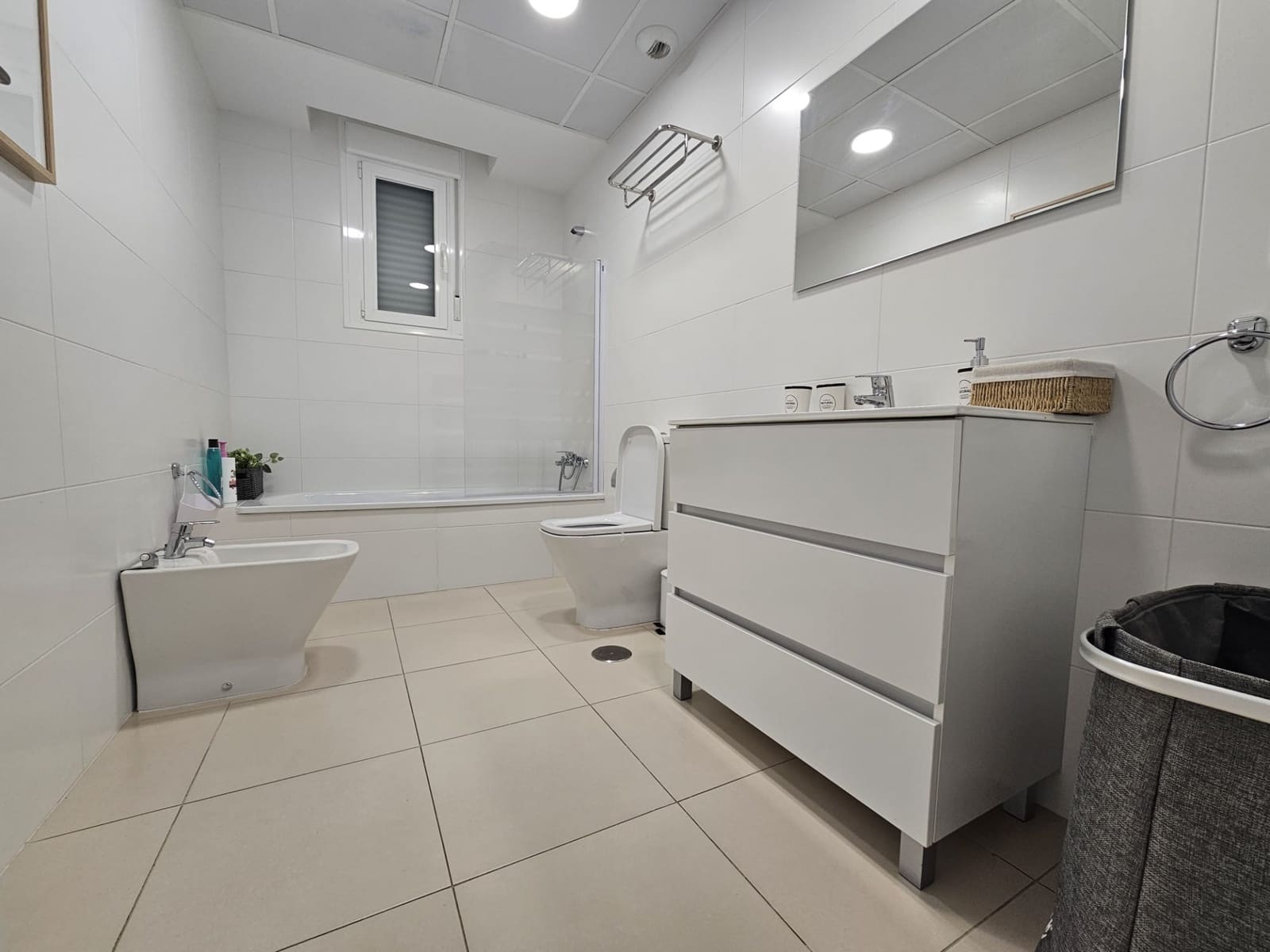 3 soveværelse Penthouse til leje i Marbella med swimmingpool garage - € 3.300 (Ref: 8816888)