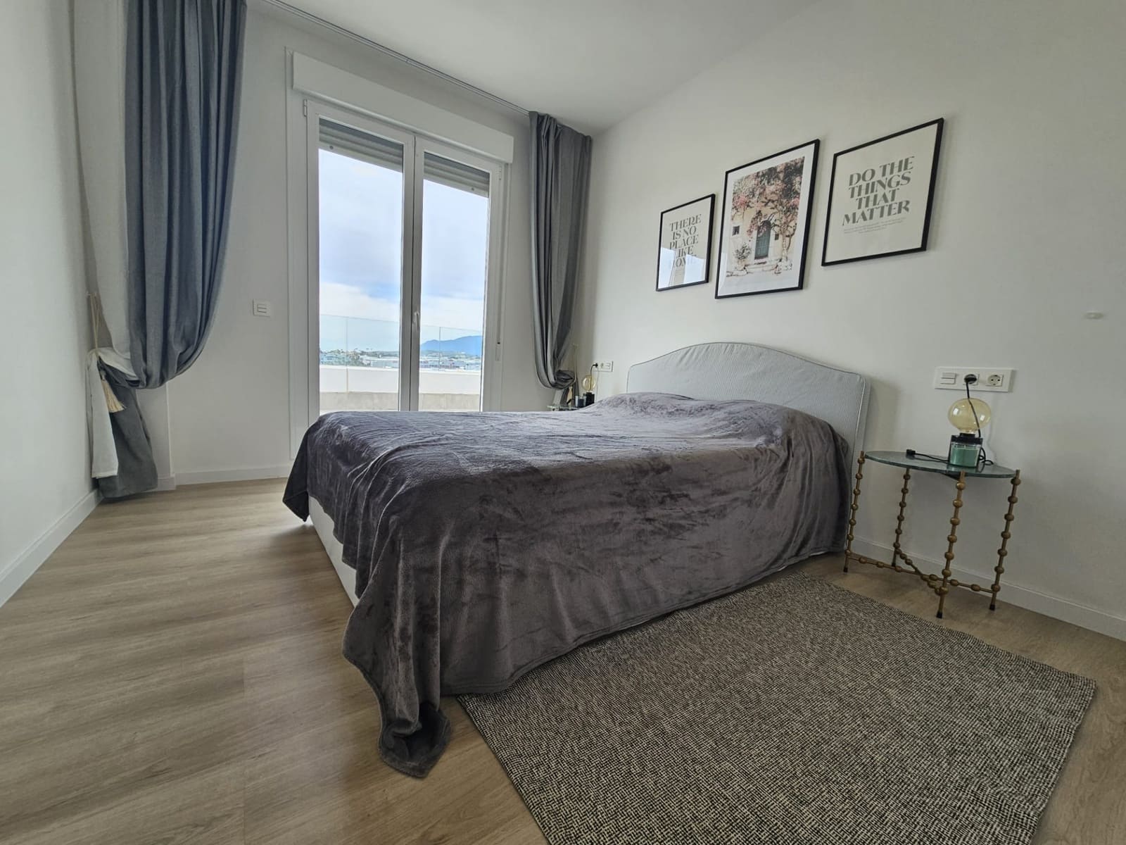 3 soveværelse Penthouse til leje i Marbella med swimmingpool garage - € 3.300 (Ref: 8816888)