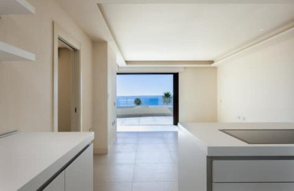 2 Zimmer Apartment zu vermieten in Estepona mit Pool Garage - 4.950 € (Ref: 8816889)