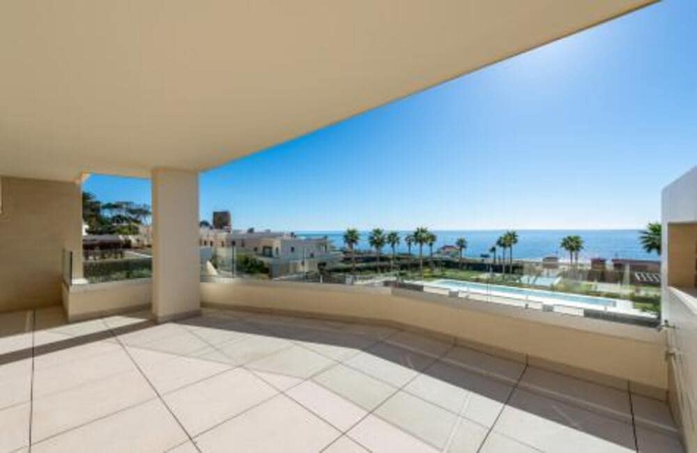 2 Zimmer Apartment zu vermieten in Estepona mit Pool Garage - 4.950 € (Ref: 8816889)