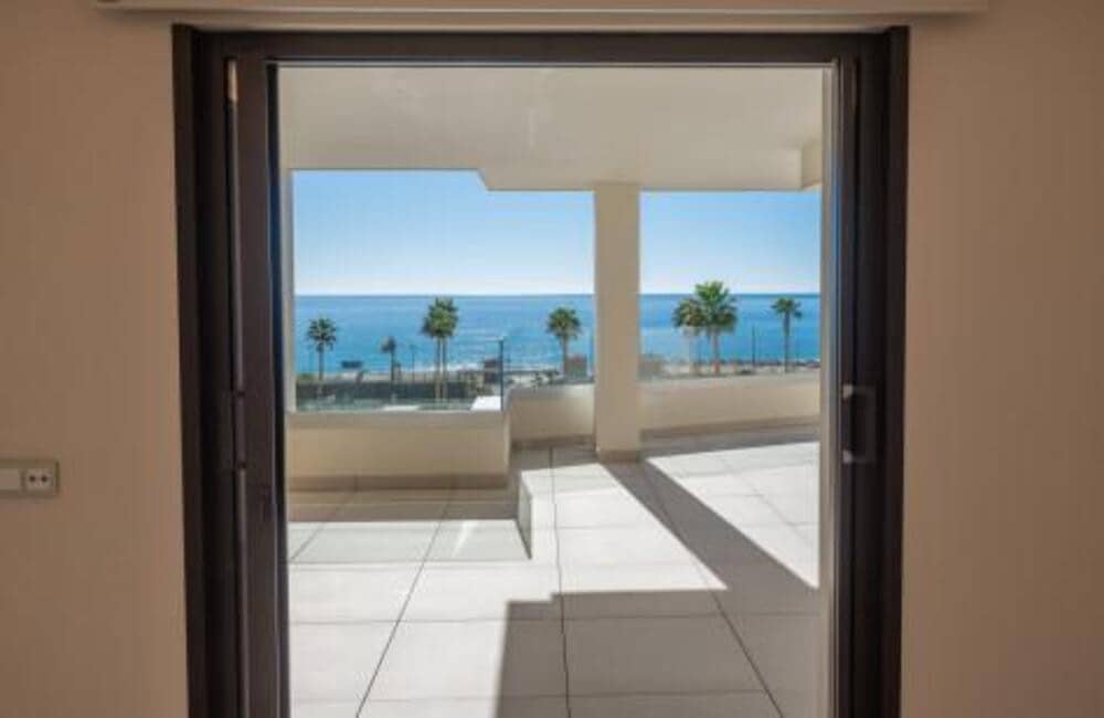 2 Zimmer Apartment zu vermieten in Estepona mit Pool Garage - 4.950 € (Ref: 8816889)