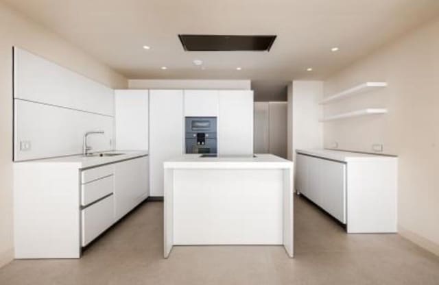 2 bedroom Apartment for rent in El Velerín, Estepona with pool garage - € 4,950 (Ref: 8816889)