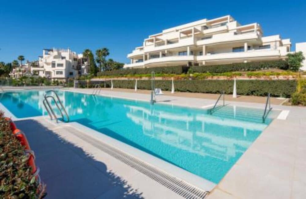 2 Zimmer Apartment zu vermieten in Estepona mit Pool Garage - 4.950 € (Ref: 8816889)
