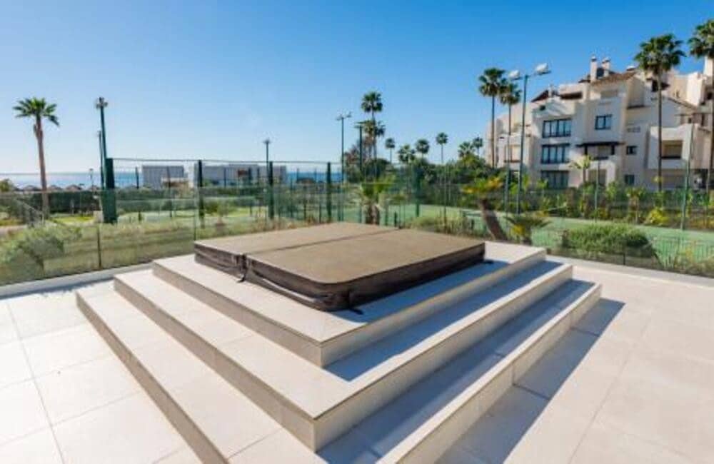 2 Zimmer Apartment zu vermieten in Estepona mit Pool Garage - 4.950 € (Ref: 8816889)