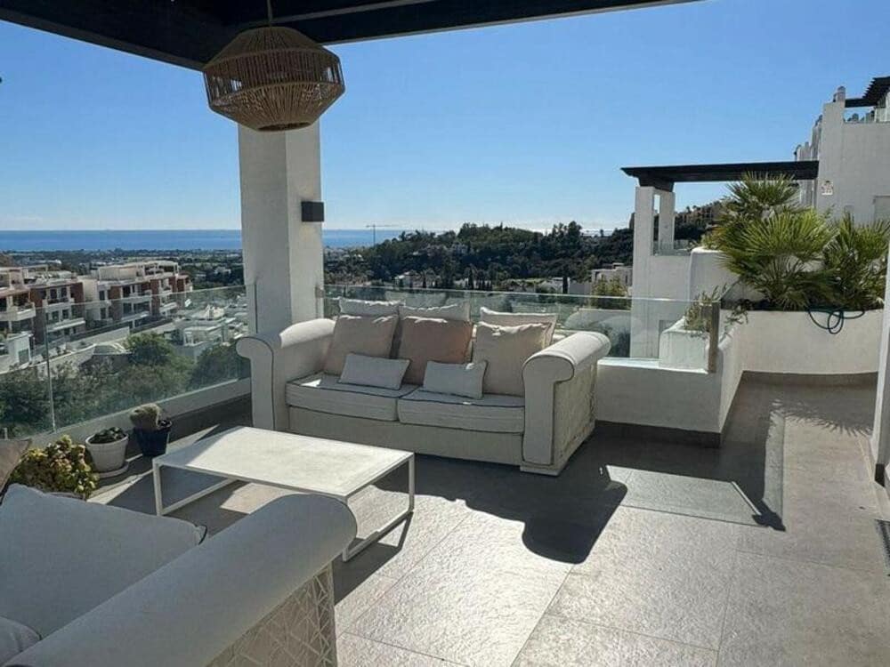 Appartement de 3 chambres à louer à La Quinta avec piscine garage - 3 300 € (Ref: 8821163)